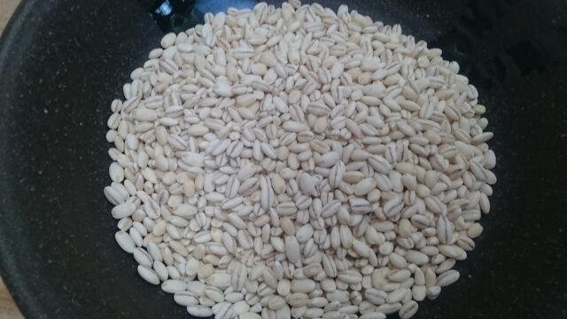 お米2合に対し100グラムのもち麦をくわえる