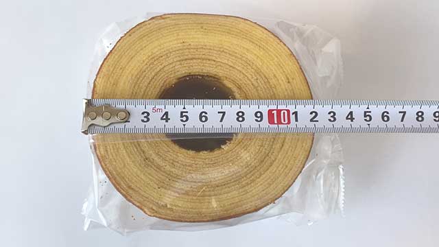 スーパージャンボクーヘンの直径は約12cm