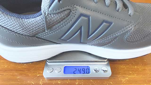MW550の片足は249グラム（靴サイズ:25.5cm）