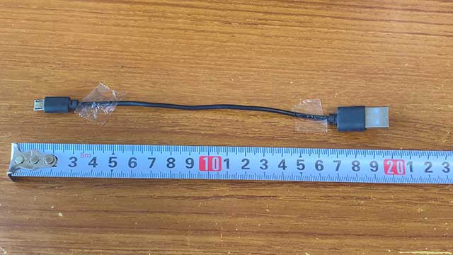 Negalosスマホ三脚自撮り棒のリモコンを充電するためのマイクロUSBケーブルの長さは約20cm