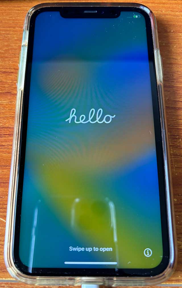 画面に挨拶が表示されたら、iPhoneの初期化完了！