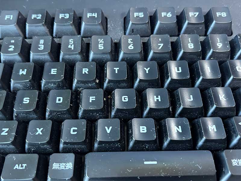 ホコリで汚れたキーボード