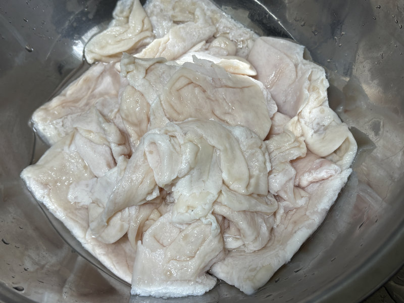 解凍した豚ホルモン