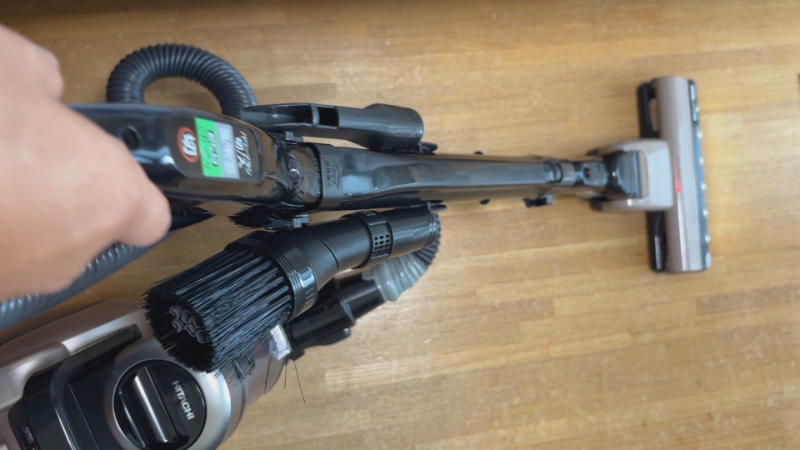 ホースを補修した掃除機を使ってみると吸引力はホースが裂ける前と同じで、使っているうちにテープが剥がれてくることも無かった