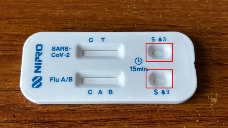 VトラストSARS-CoV-2+Flu Agのテストカートリッジ